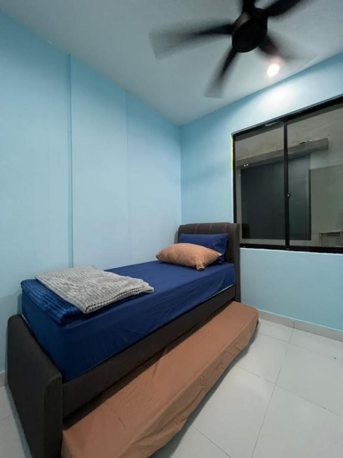 Faiz Homestay Kuching Exterior photo