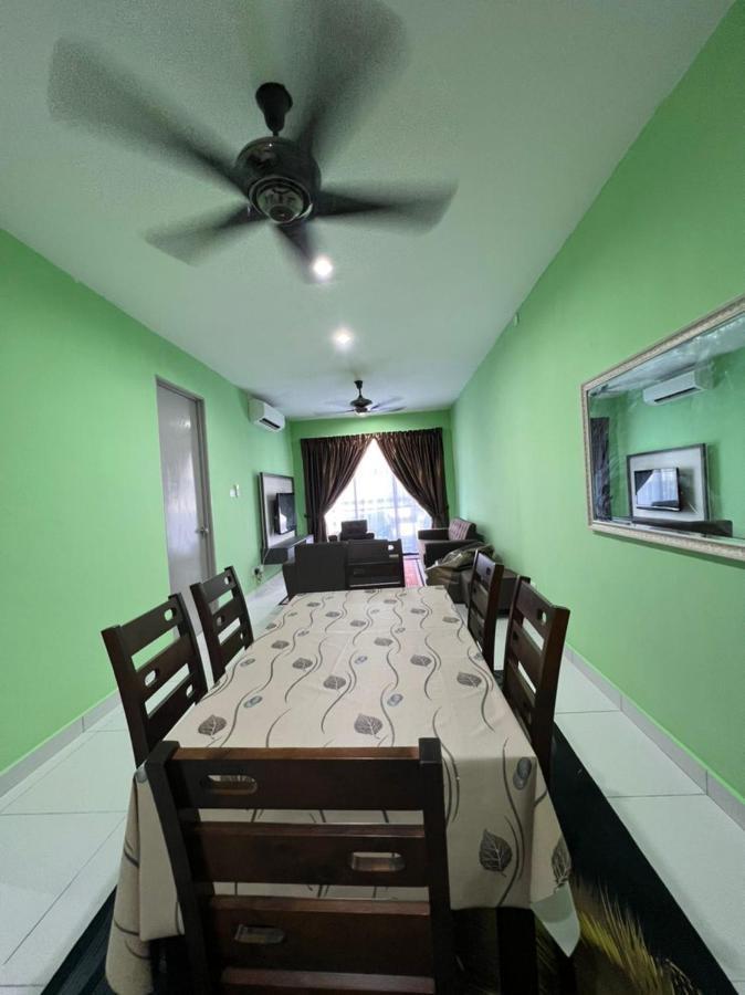 Faiz Homestay Kuching Exterior photo