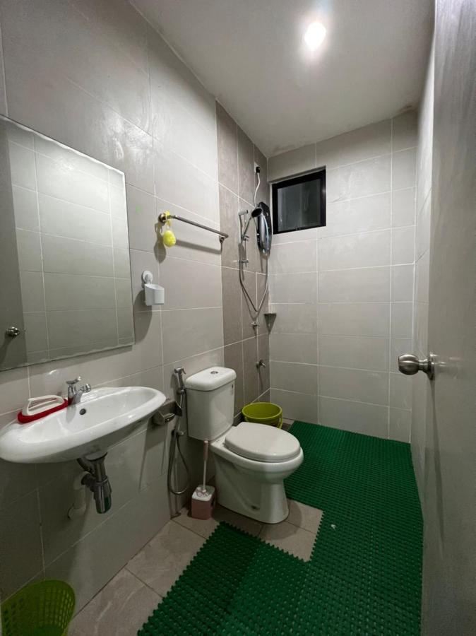 Faiz Homestay Kuching Exterior photo
